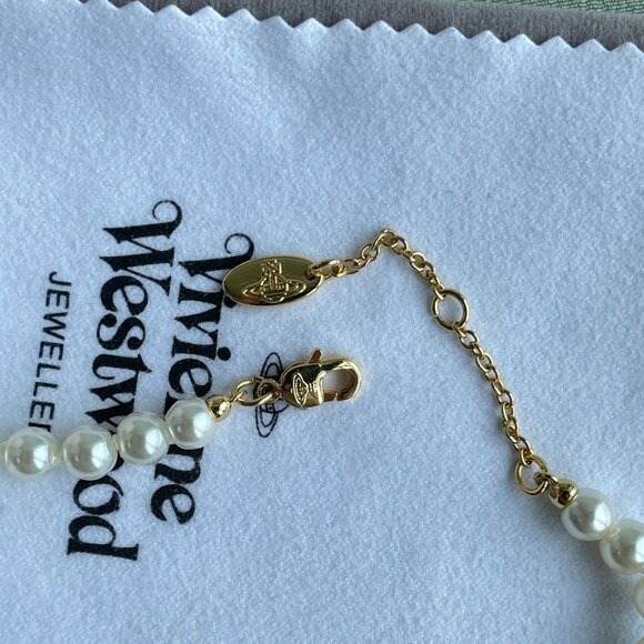 Vivienne Westwood Single Layer Pearl Golden Yellow Pin Necklace - Picture 9 of 9